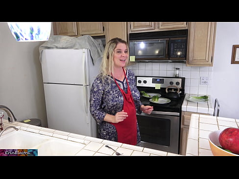 ❤️ A madrasta a ordenhá-lo na cozinha antes do seu encontro ️ Porno vídeo em nós pt.porn-93.ru ❌️